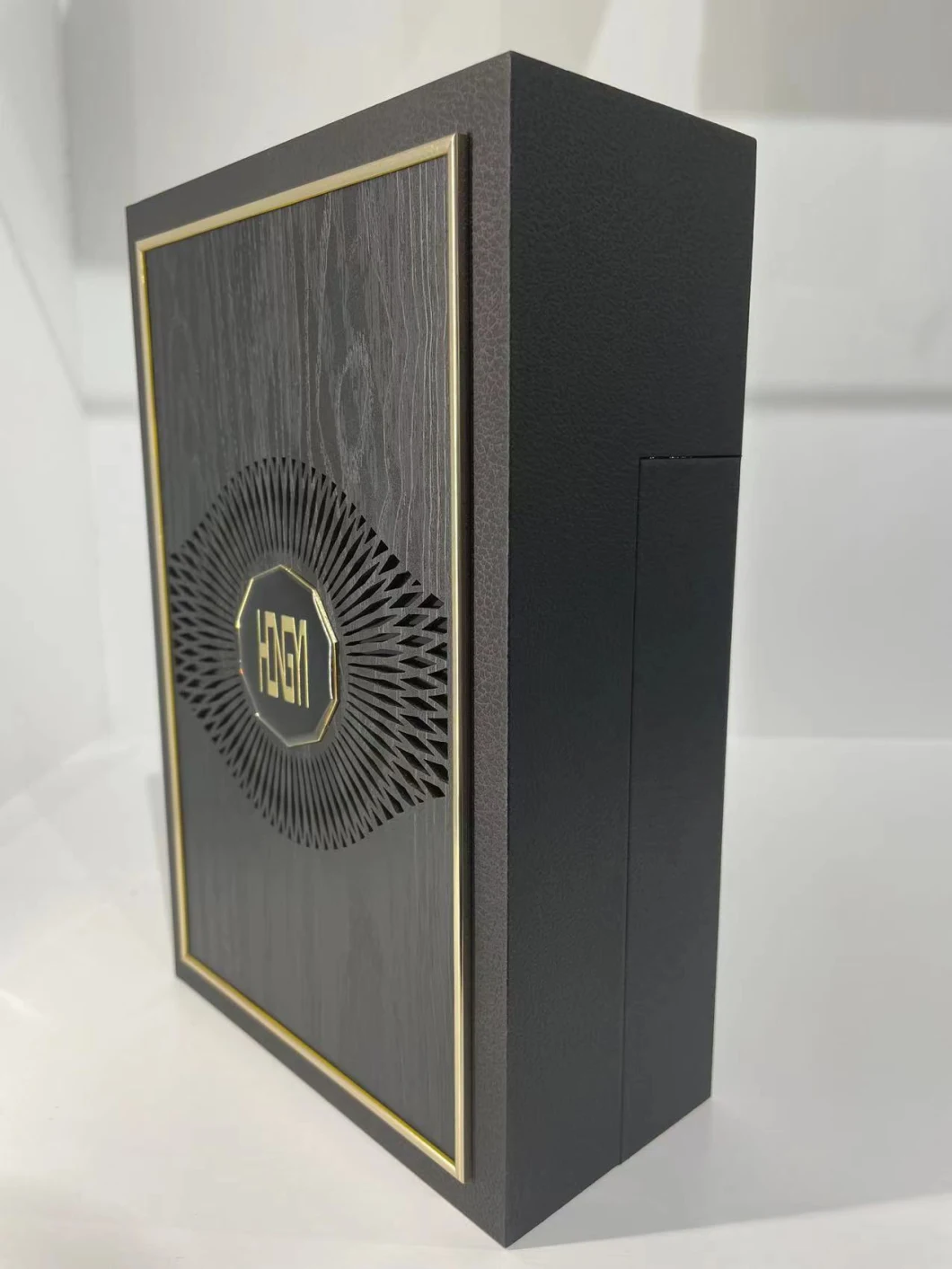 Modern Style Royal Glossy Wooden Packaging Box Perfume Fragrance Essential Oil Customized Gift Packaging Box